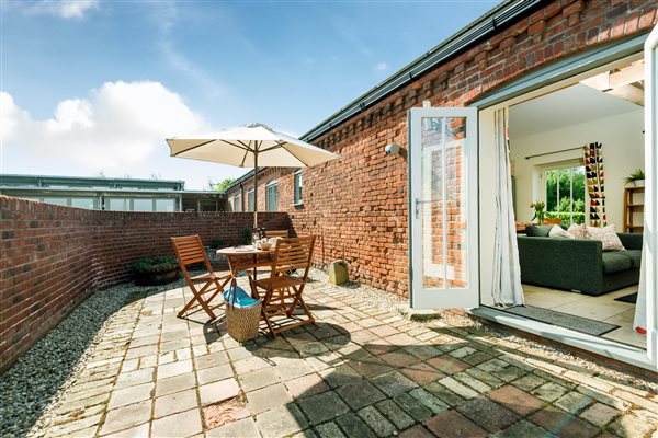 Coot Eco-barn courtyard